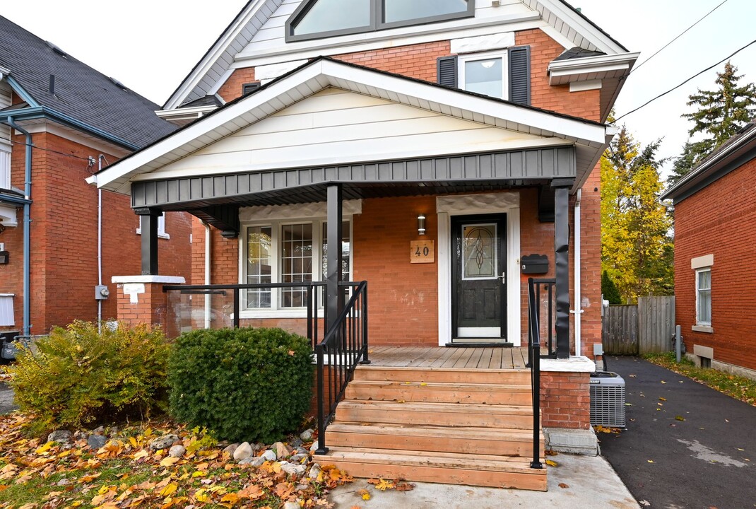 40 Woodland Av in Kitchener, ON - Building Photo