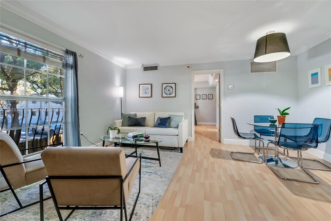 3245 Virginia St in Miami, FL - Building Photo