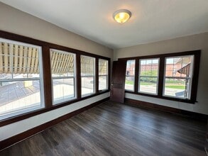 1 Triangle Pl, Unit 2 in Iowa City, IA - Foto de edificio - Building Photo