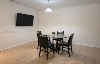 5719 NW 113th Ct in Doral, FL - Building Photo - Building Photo