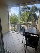 7085 Nova Dr in Davie, FL - Foto de edificio - Building Photo