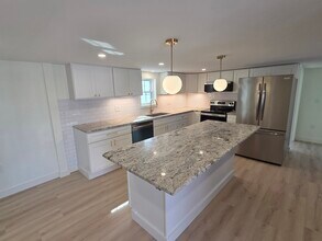 34 Union St, Unit Unit C in Milford, NH - Building Photo - Building Photo