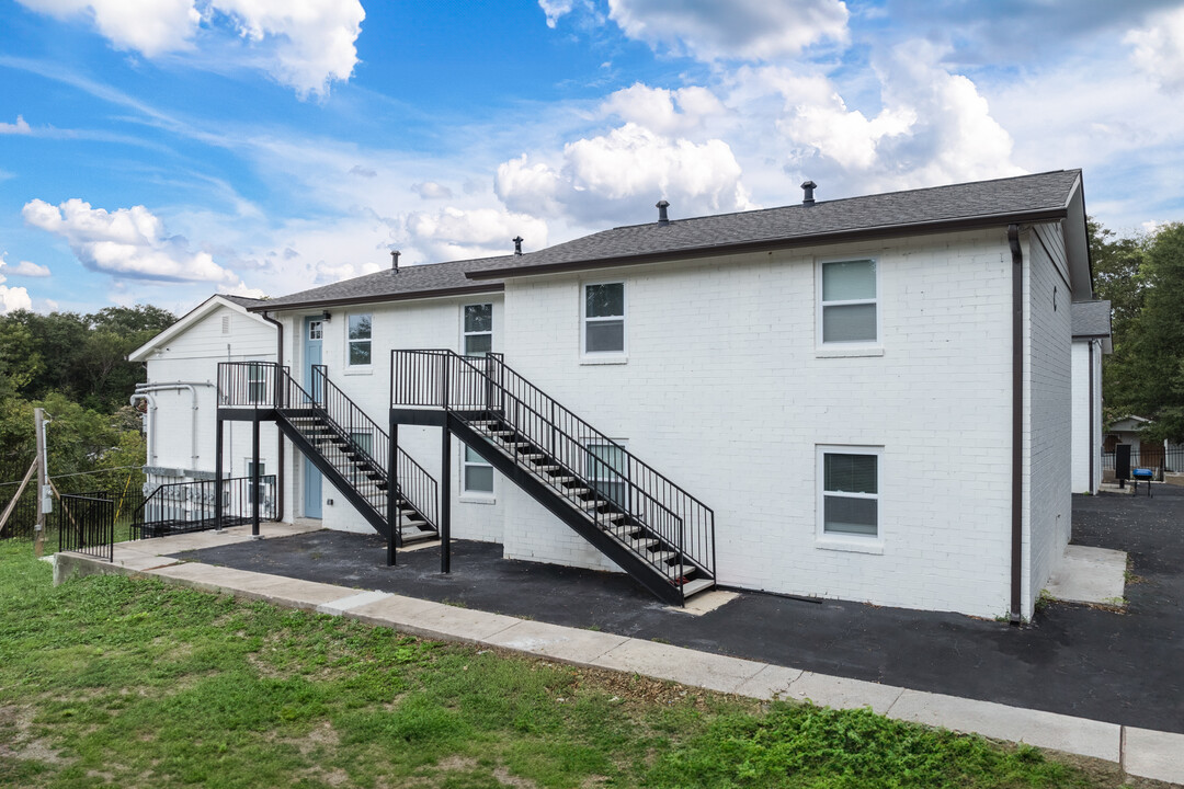 Beautifully Remodel 2 Bedroom Apartment in Atlanta, GA - Building Photo