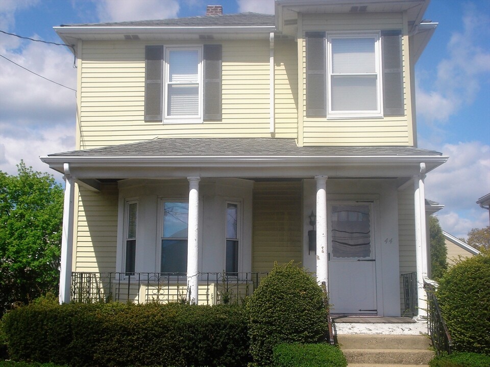 44 Baker St in Belmont, MA - Building Photo