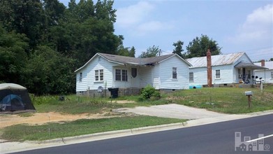 205 North Blvd in Clinton, NC - Building Photo - Building Photo