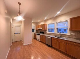 110 W Quincy St, Unit 1 in Somerville, MA - Building Photo