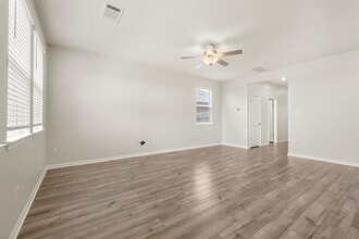 120 Longmount Cv in Liberty Hill, TX - Building Photo - Building Photo