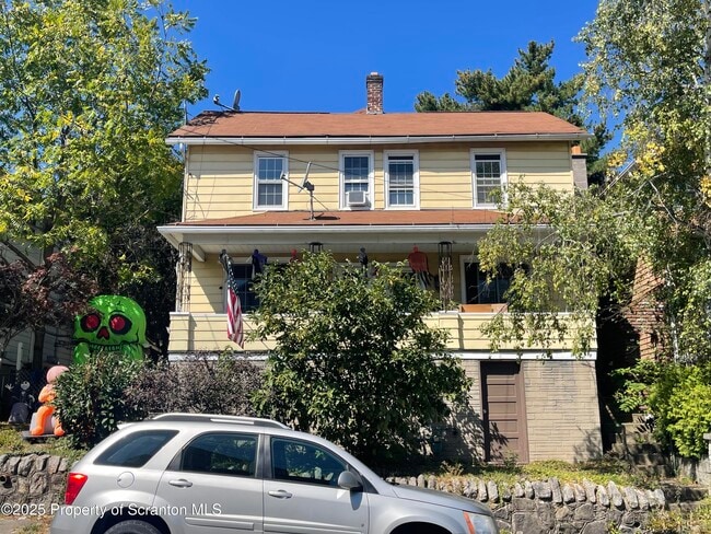 property at 1031 Lincoln St
