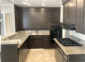 13139 Archwood St in Los Angeles, CA - Building Photo - Building Photo