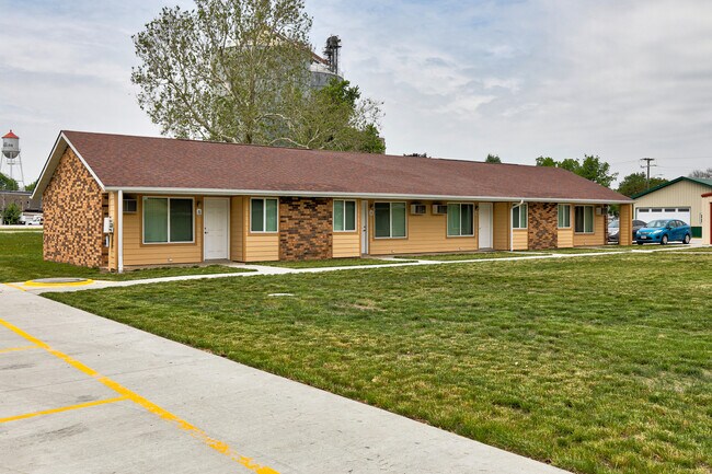 315 Chestnut St, Unit 6 in Minburn, IA - Building Photo - Building Photo