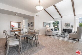 11805 Mayfield Ave-Unit -305 in Los Angeles, CA - Building Photo - Building Photo