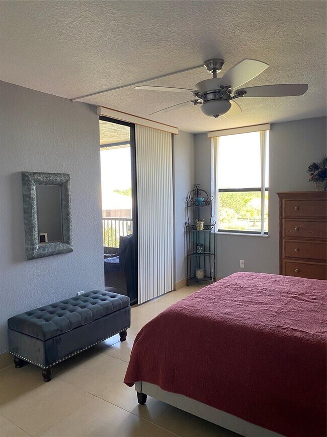 100 NW 76th Ave, Unit 407 in Plantation, FL - Building Photo - Building Photo