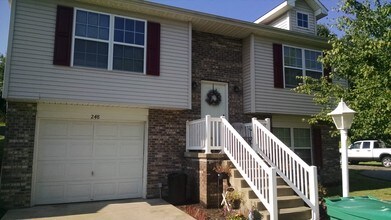 Briarwood Place in Wintersville, OH - Building Photo - Building Photo