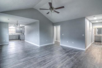2912 E Stanford St in Springfield, MO - Building Photo - Building Photo