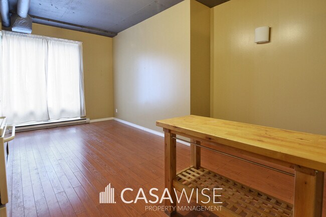 10024-10024 Jasper Ave in Edmonton, AB - Building Photo - Building Photo