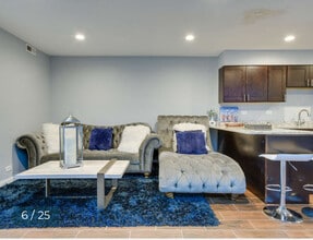 8136 S Kedzie Ave in Chicago, IL - Foto de edificio - Building Photo