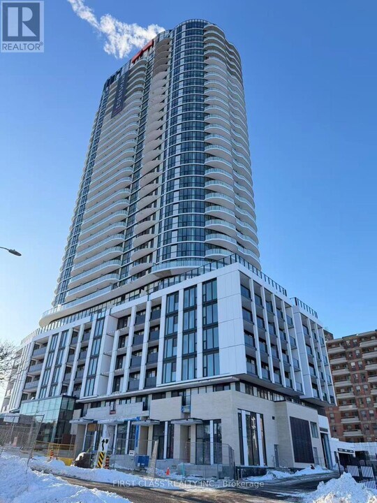 1 Fairview Rd E in Mississauga, ON - Building Photo