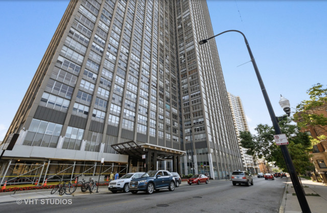 655 W Irving Park Rd, Unit 04113 in Chicago, IL - Building Photo