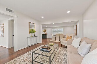 2511 Blue Willow Dr in Houston, TX - Building Photo - Building Photo