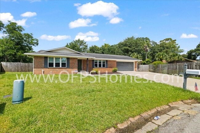 1112 Coral Dr in Niceville, FL - Building Photo - Building Photo