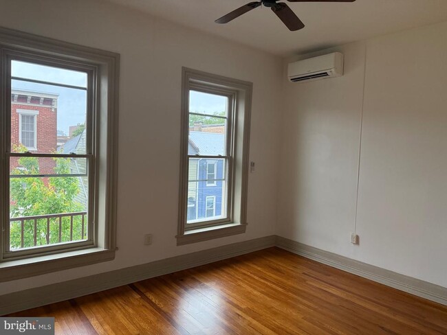 15 W Queen St in Chambersburg, PA - Building Photo - Building Photo