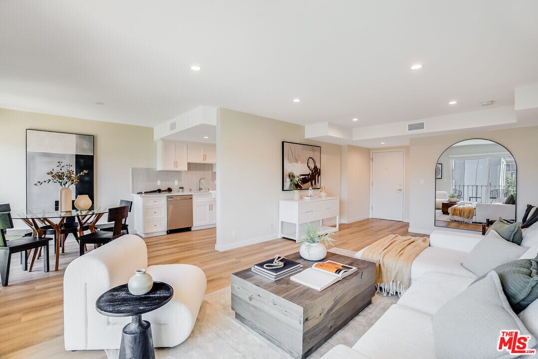 1470 Rexford Dr in Los Angeles, CA - Building Photo