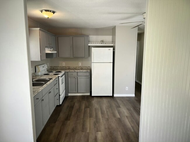 84 Tower Manor Cir E in Auburndale, FL - Building Photo - Building Photo