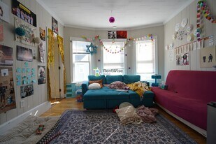 27 Emery St, Unit 2 in Medford, MA - Building Photo