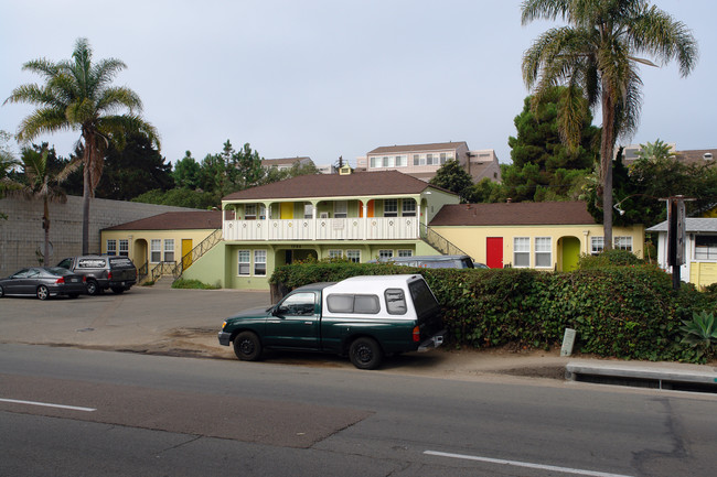 1784 N Coast Highway 101 in Encinitas, CA - Building Photo - Building Photo