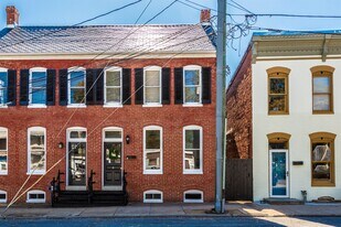 6 W 4th St in Frederick, MD - Building Photo