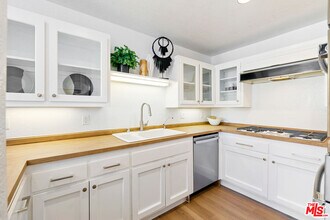 29221 Heathercliff Rd in Malibu, CA - Building Photo - Building Photo