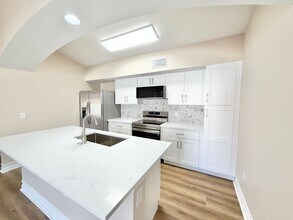 7945 Preserve Cir in Naples, FL - Foto de edificio - Building Photo