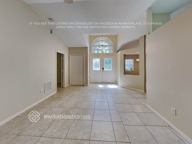 4081 SW Jaqust St in Port St. Lucie, FL - Foto de edificio - Building Photo