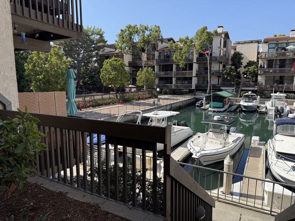 9125 Marina Pacifica Dr in Long Beach, CA - Building Photo