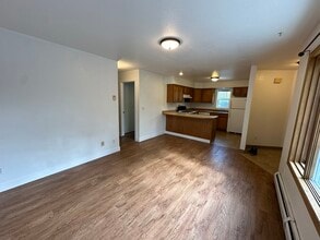 1180 N Elsinore Ave, Unit 2 in Wasilla, AK - Building Photo - Building Photo