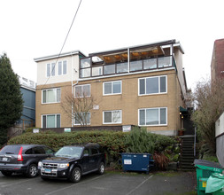 Yalecrest in Seattle, WA - Building Photo - Building Photo