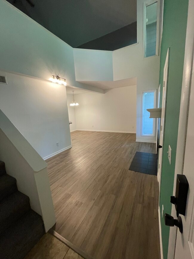 property at 930 E Primrose St