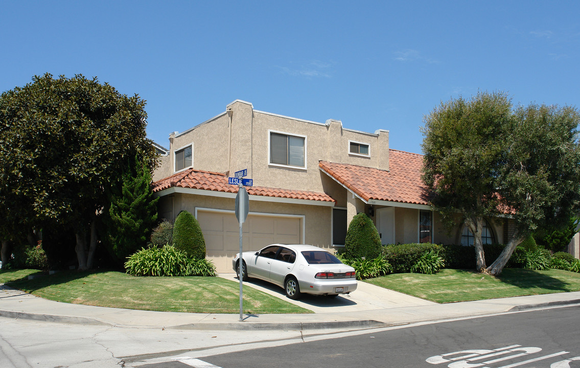 Harbor Bluffs Apartments in Huntington Beach, CA - Building Photo