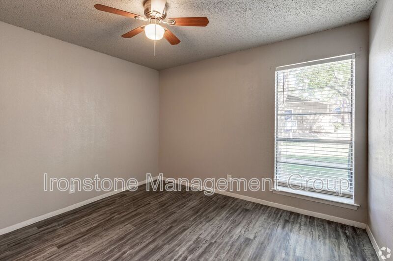 5323 E 47th Pl in Tulsa, OK - Building Photo