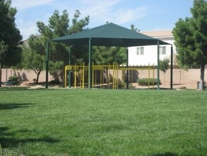 6142 Highland Gardens Dr in North Las Vegas, NV - Building Photo - Building Photo