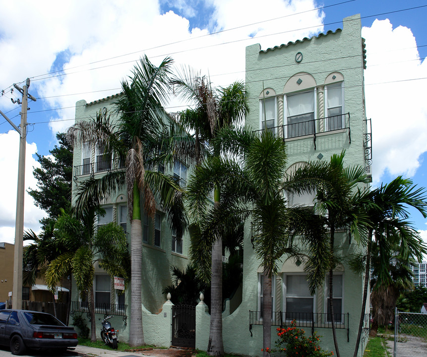 601 NE 26th St in Miami, FL - Building Photo