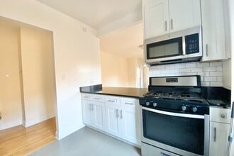 105 Pinehurst Ave in New York, NY - Building Photo - Building Photo