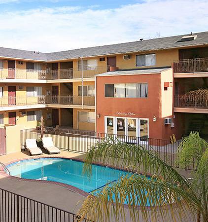 Terraces at Toscana in Sherman Oaks, CA - Building Photo