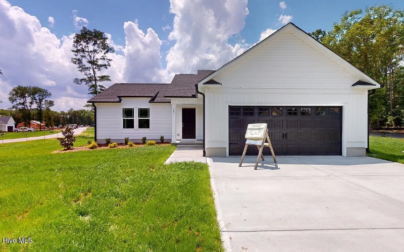 301 Grand Oaks Dr in Goldsboro, NC - Building Photo