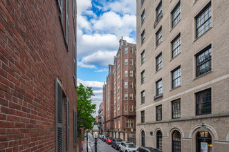 Lincolnshire Residences in Boston, MA - Building Photo - Primary Photo