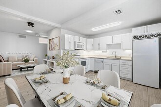 521 NE 70th St-Unit -2 in Miami, FL - Building Photo - Building Photo