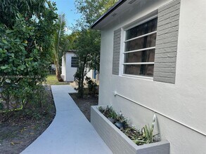 1250 NW 58th St in Miami, FL - Building Photo - Building Photo