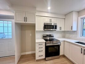 751 Hillcroft St in Oshawa, ON - Building Photo