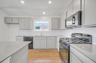 310 Sebring Cir in Hutto, TX - Building Photo - Building Photo