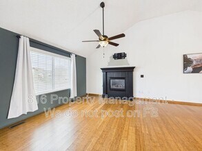 1305 Aspen Dr in Greenwood, MO - Building Photo - Building Photo